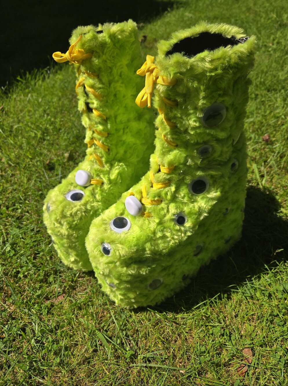 Demonia Dolls Kill Googly Eyed Furry Monster Alien Platform Boots Halloween